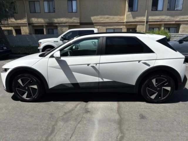 Белый Хендай Ioniq, объемом двигателя 0 л и пробегом 6 тыс. км за 19000 $, фото 4 на Automoto.ua