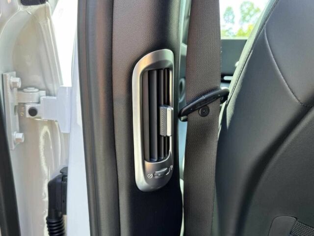 Белый Хендай Ioniq, объемом двигателя 0 л и пробегом 6 тыс. км за 19000 $, фото 9 на Automoto.ua