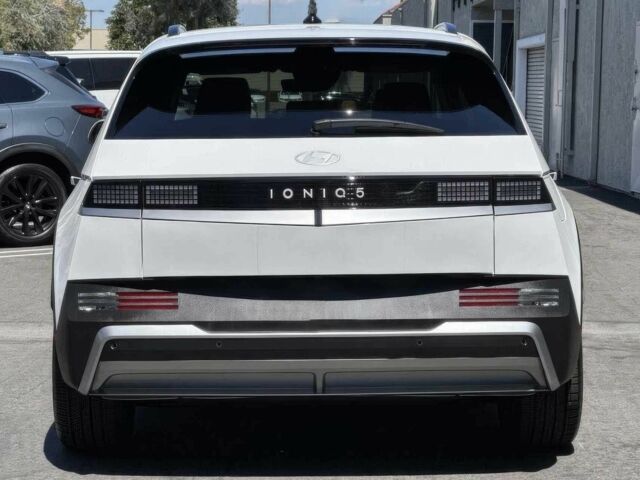 Белый Хендай Ioniq, объемом двигателя 0 л и пробегом 6 тыс. км за 19000 $, фото 3 на Automoto.ua
