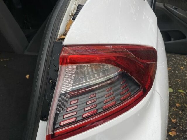 Білий Хендай Ioniq, об'ємом двигуна 0 л та пробігом 3 тис. км за 1900 $, фото 3 на Automoto.ua