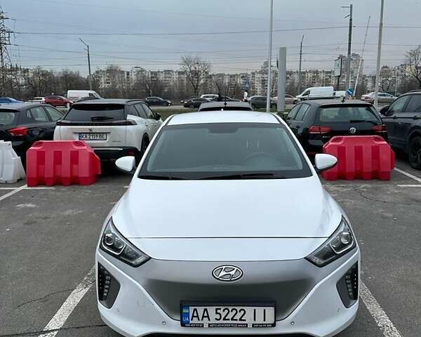Білий Хендай Ioniq, об'ємом двигуна 0 л та пробігом 147 тис. км за 17000 $, фото 4 на Automoto.ua