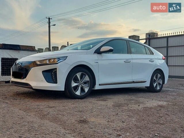 Хендай Ioniq 2018 у Нововолинськ на Automoto.ua Білий Хендай Ioniq, об'ємом двигуна 0 л та пробігом 50 тис. км за 19500 $, фото 2 на Automoto.ua