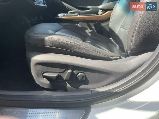 Белый Хендай Ioniq, объемом двигателя 0 л и пробегом 124 тыс. км за 15000 $, фото 17 на Automoto.ua