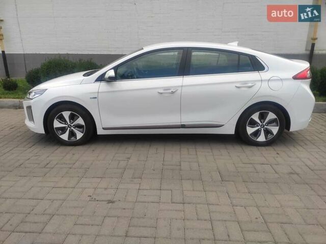 Белый Хендай Ioniq, объемом двигателя 0 л и пробегом 124 тыс. км за 15000 $, фото 4 на Automoto.ua