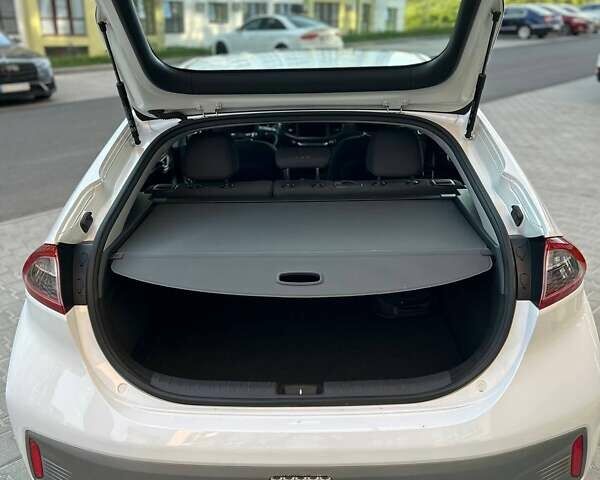 Белый Хендай Ioniq, объемом двигателя 0 л и пробегом 62 тыс. км за 14100 $, фото 38 на Automoto.ua