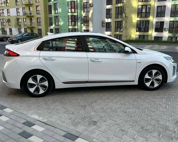 Белый Хендай Ioniq, объемом двигателя 0 л и пробегом 62 тыс. км за 14100 $, фото 17 на Automoto.ua