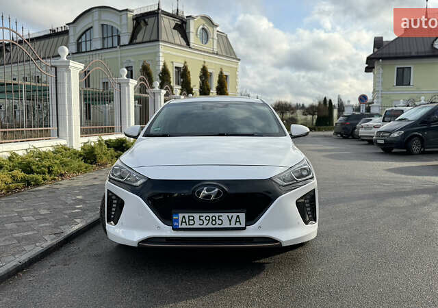 Белый Хендай Ioniq, объемом двигателя 0 л и пробегом 130 тыс. км за 15500 $, фото 1 на Automoto.ua