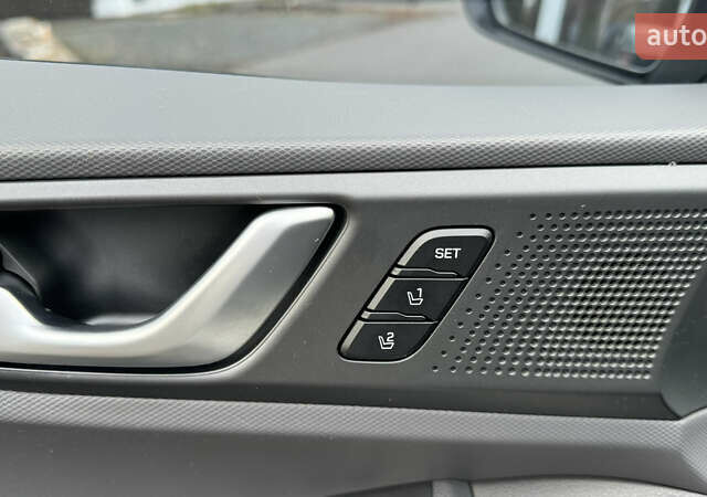Белый Хендай Ioniq, объемом двигателя 0 л и пробегом 130 тыс. км за 15500 $, фото 11 на Automoto.ua