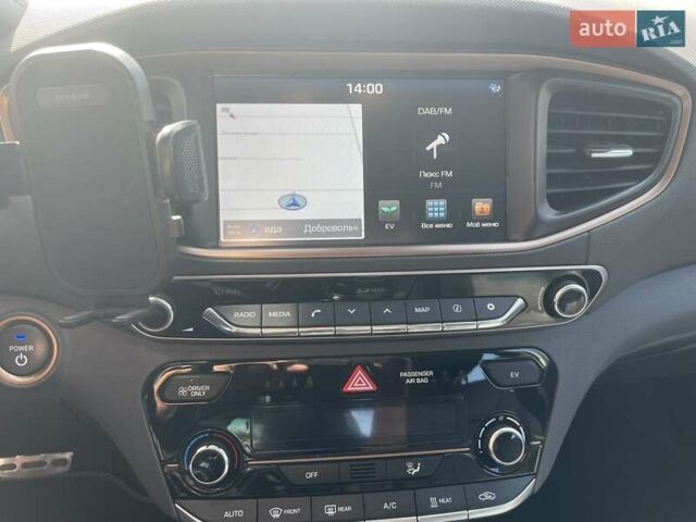 Белый Хендай Ioniq, объемом двигателя 0 л и пробегом 124 тыс. км за 15000 $, фото 18 на Automoto.ua