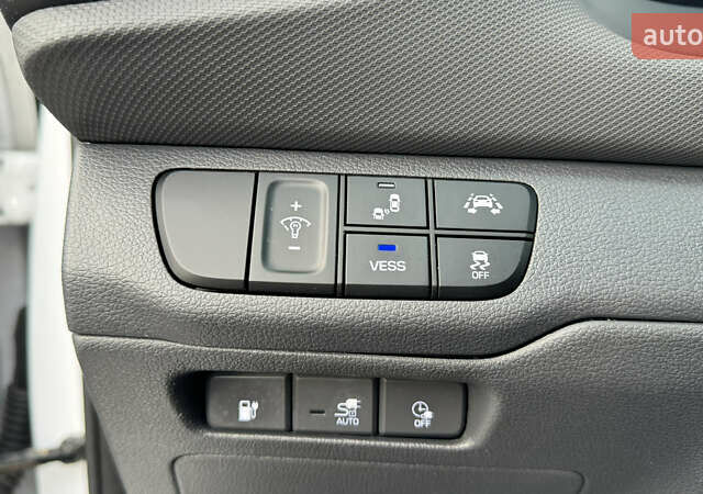 Белый Хендай Ioniq, объемом двигателя 0 л и пробегом 130 тыс. км за 15500 $, фото 13 на Automoto.ua