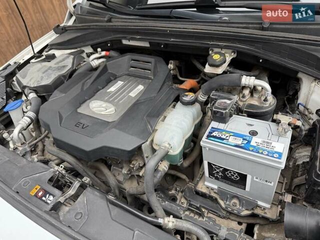 Білий Хендай Ioniq, об'ємом двигуна 0 л та пробігом 89 тис. км за 16500 $, фото 24 на Automoto.ua