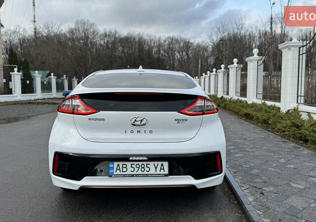 Белый Хендай Ioniq, объемом двигателя 0 л и пробегом 130 тыс. км за 15500 $, фото 4 на Automoto.ua