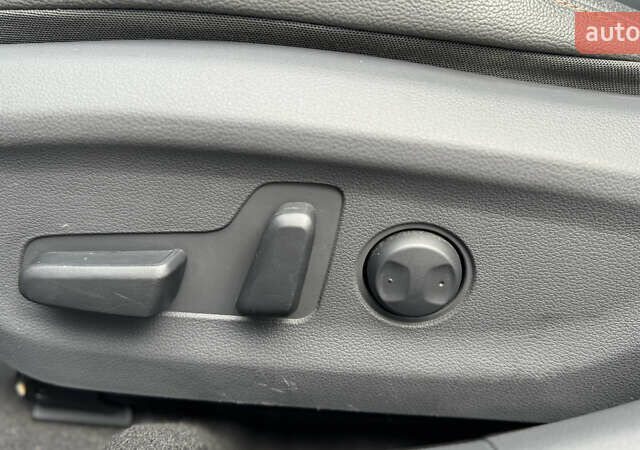 Белый Хендай Ioniq, объемом двигателя 0 л и пробегом 130 тыс. км за 15500 $, фото 27 на Automoto.ua