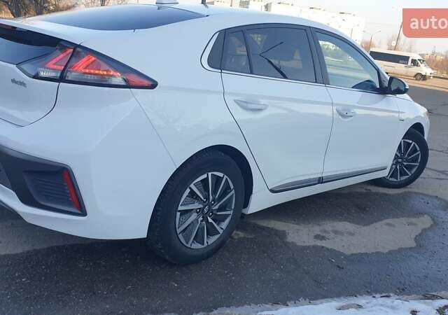 Білий Хендай Ioniq, об'ємом двигуна 0 л та пробігом 91 тис. км за 15000 $, фото 18 на Automoto.ua