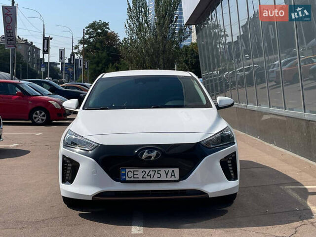 Белый Хендай Ioniq, объемом двигателя 0 л и пробегом 103 тыс. км за 15900 $, фото 3 на Automoto.ua