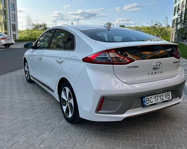 Белый Хендай Ioniq, объемом двигателя 0 л и пробегом 62 тыс. км за 14100 $, фото 27 на Automoto.ua