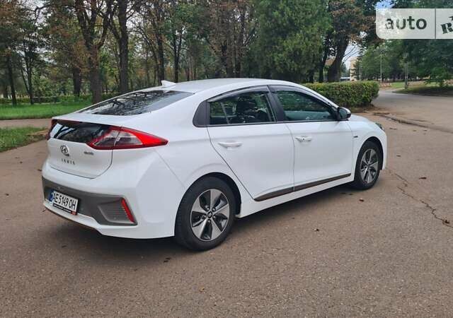 Белый Хендай Ioniq, объемом двигателя 0 л и пробегом 18 тыс. км за 19999 $, фото 13 на Automoto.ua