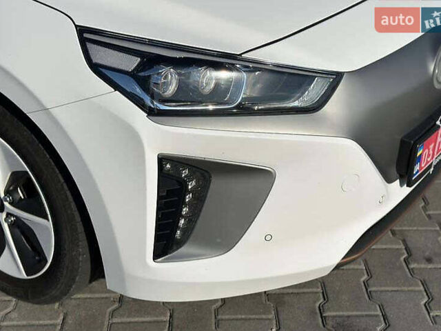 Білий Хендай Ioniq, об'ємом двигуна 0 л та пробігом 97 тис. км за 10250 $, фото 3 на Automoto.ua