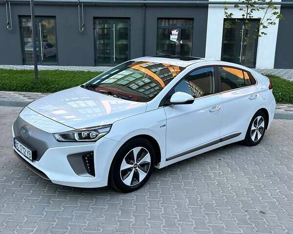 Белый Хендай Ioniq, объемом двигателя 0 л и пробегом 62 тыс. км за 14100 $, фото 12 на Automoto.ua