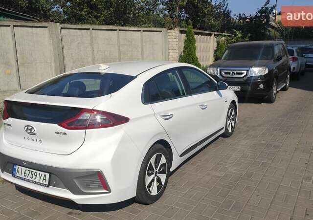 Белый Хендай Ioniq, объемом двигателя 0 л и пробегом 124 тыс. км за 15000 $, фото 9 на Automoto.ua