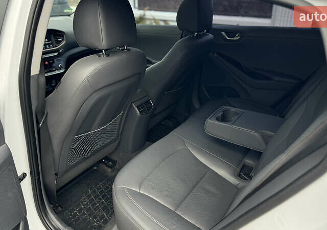 Белый Хендай Ioniq, объемом двигателя 0 л и пробегом 130 тыс. км за 15500 $, фото 10 на Automoto.ua