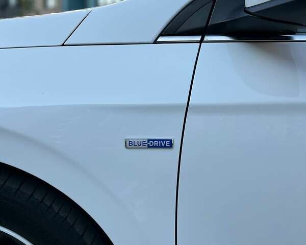 Белый Хендай Ioniq, объемом двигателя 0 л и пробегом 62 тыс. км за 14100 $, фото 32 на Automoto.ua