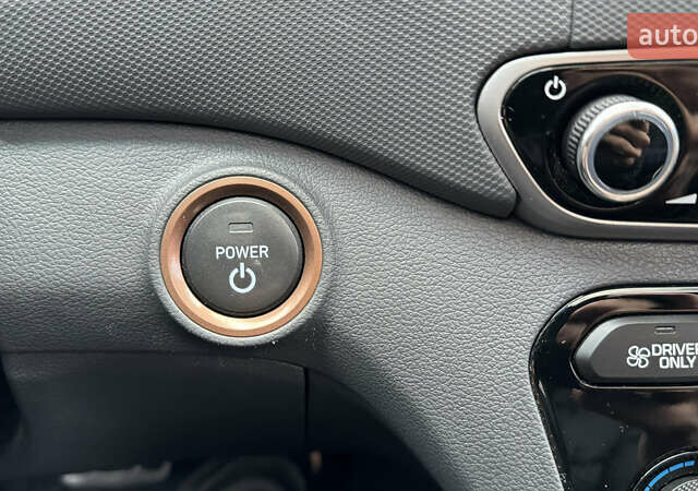 Белый Хендай Ioniq, объемом двигателя 0 л и пробегом 130 тыс. км за 15500 $, фото 28 на Automoto.ua