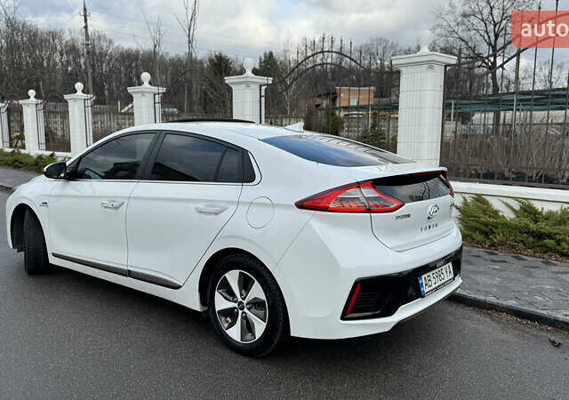 Белый Хендай Ioniq, объемом двигателя 0 л и пробегом 130 тыс. км за 15500 $, фото 5 на Automoto.ua