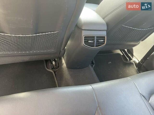 Белый Хендай Ioniq, объемом двигателя 0 л и пробегом 124 тыс. км за 15000 $, фото 8 на Automoto.ua