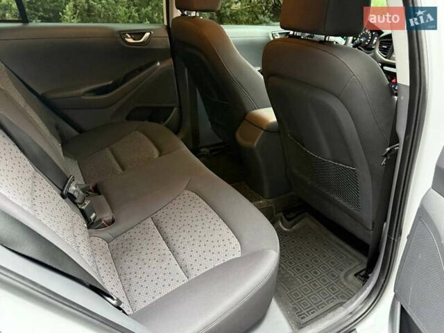 Білий Хендай Ioniq, об'ємом двигуна 0 л та пробігом 89 тис. км за 16500 $, фото 5 на Automoto.ua