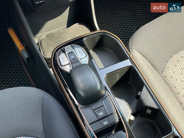 Белый Хендай Ioniq, объемом двигателя 0 л и пробегом 103 тыс. км за 15900 $, фото 34 на Automoto.ua