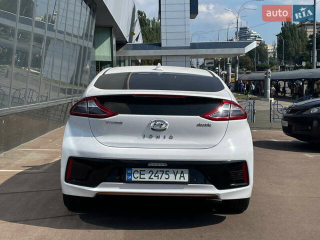 Белый Хендай Ioniq, объемом двигателя 0 л и пробегом 103 тыс. км за 15900 $, фото 7 на Automoto.ua