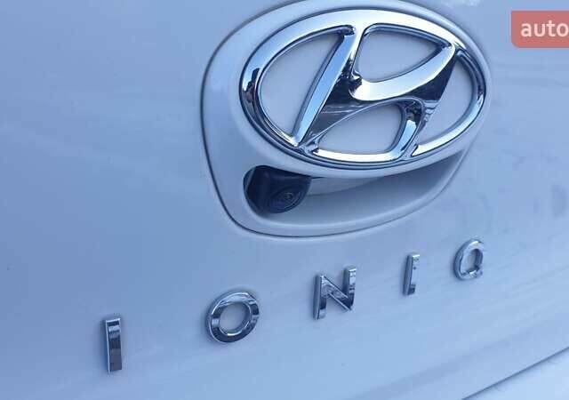 Білий Хендай Ioniq, об'ємом двигуна 0 л та пробігом 91 тис. км за 15000 $, фото 20 на Automoto.ua