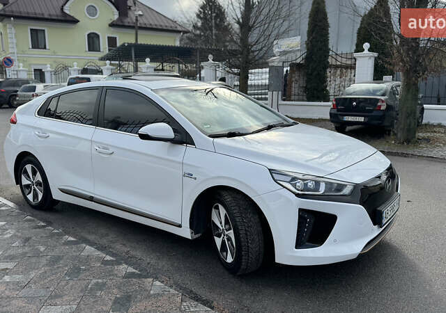 Белый Хендай Ioniq, объемом двигателя 0 л и пробегом 130 тыс. км за 15500 $, фото 2 на Automoto.ua