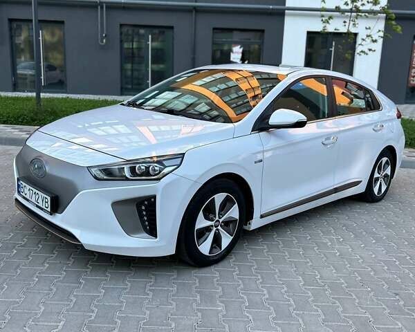 Белый Хендай Ioniq, объемом двигателя 0 л и пробегом 62 тыс. км за 14100 $, фото 10 на Automoto.ua