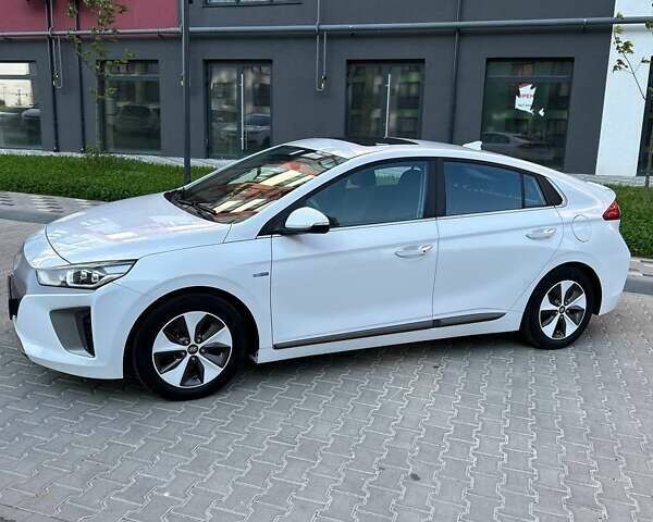 Белый Хендай Ioniq, объемом двигателя 0 л и пробегом 62 тыс. км за 14100 $, фото 20 на Automoto.ua