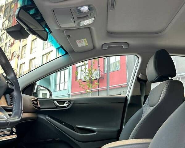 Белый Хендай Ioniq, объемом двигателя 0 л и пробегом 62 тыс. км за 14100 $, фото 45 на Automoto.ua