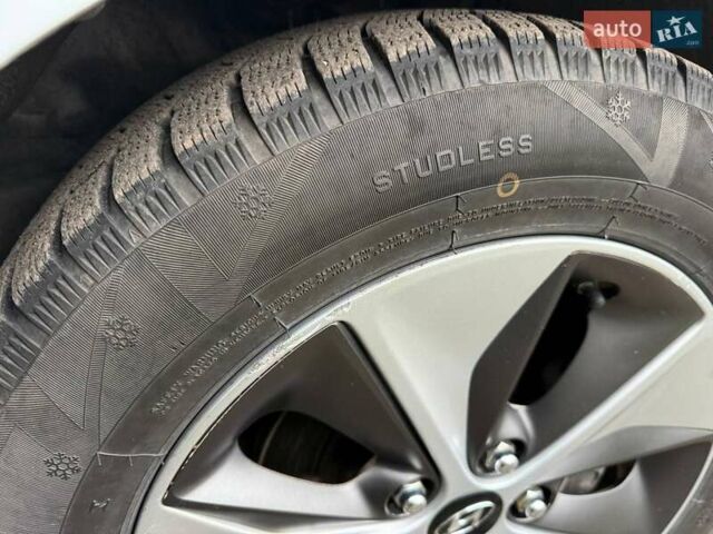 Білий Хендай Ioniq, об'ємом двигуна 0 л та пробігом 89 тис. км за 16500 $, фото 22 на Automoto.ua