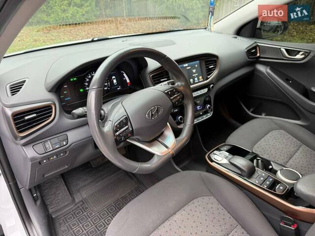 Білий Хендай Ioniq, об'ємом двигуна 0 л та пробігом 89 тис. км за 16500 $, фото 9 на Automoto.ua