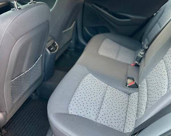 Белый Хендай Ioniq, объемом двигателя 0 л и пробегом 62 тыс. км за 14100 $, фото 41 на Automoto.ua