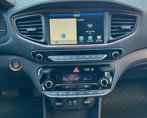 Белый Хендай Ioniq, объемом двигателя 0 л и пробегом 62 тыс. км за 14100 $, фото 49 на Automoto.ua