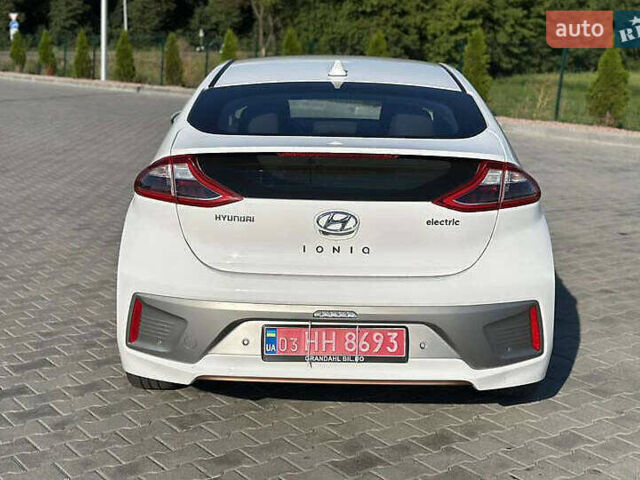 Білий Хендай Ioniq, об'ємом двигуна 0 л та пробігом 97 тис. км за 10250 $, фото 8 на Automoto.ua