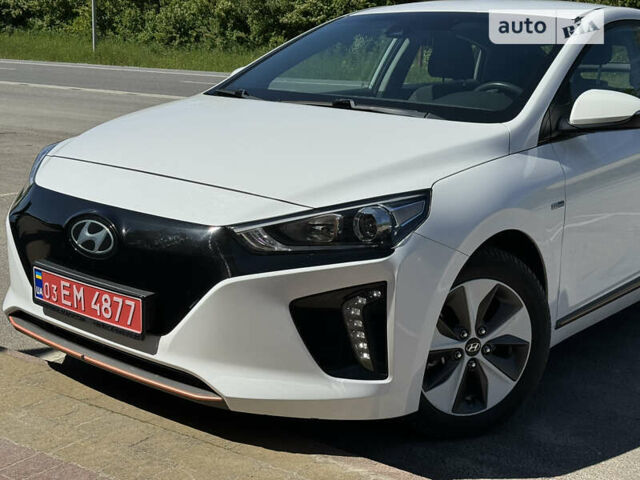 Білий Хендай Ioniq, об'ємом двигуна 0 л та пробігом 79 тис. км за 13370 $, фото 9 на Automoto.ua