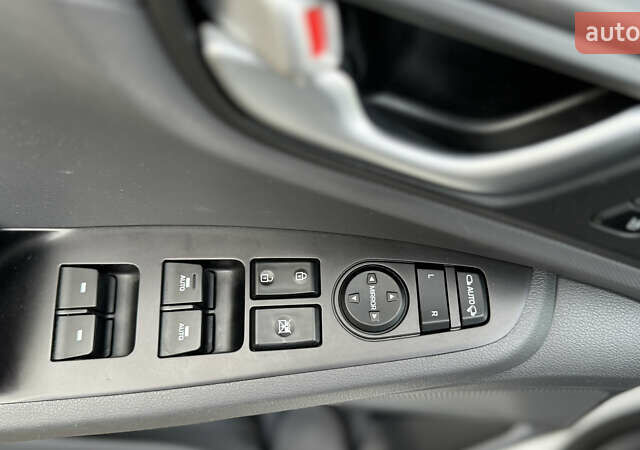 Белый Хендай Ioniq, объемом двигателя 0 л и пробегом 130 тыс. км за 15500 $, фото 12 на Automoto.ua