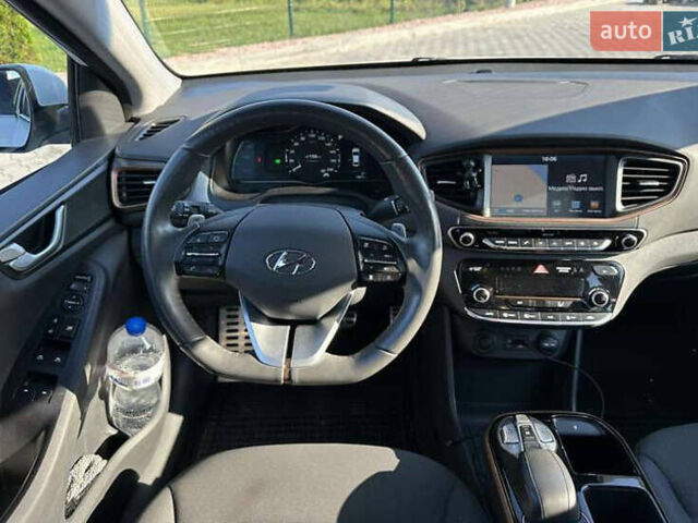 Білий Хендай Ioniq, об'ємом двигуна 0 л та пробігом 97 тис. км за 10250 $, фото 13 на Automoto.ua