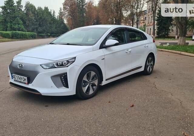 Білий Хендай Ioniq, об'ємом двигуна 0 л та пробігом 18 тис. км за 19999 $, фото 4 на Automoto.ua