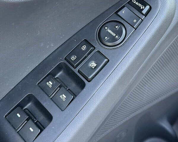 Білий Хендай Ioniq, об'ємом двигуна 0 л та пробігом 97 тис. км за 10250 $, фото 15 на Automoto.ua