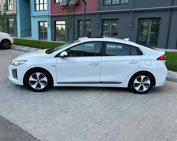 Белый Хендай Ioniq, объемом двигателя 0 л и пробегом 62 тыс. км за 14100 $, фото 19 на Automoto.ua