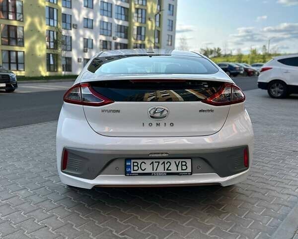 Белый Хендай Ioniq, объемом двигателя 0 л и пробегом 62 тыс. км за 14100 $, фото 21 на Automoto.ua
