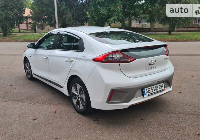 Белый Хендай Ioniq, объемом двигателя 0 л и пробегом 18 тыс. км за 19999 $, фото 17 на Automoto.ua